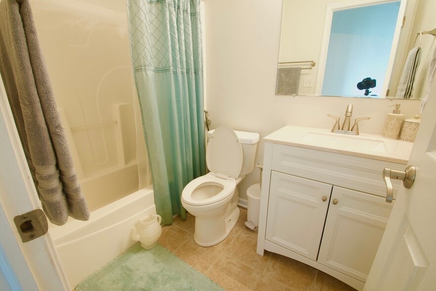 Building Photo - 3128 Valley Falls St