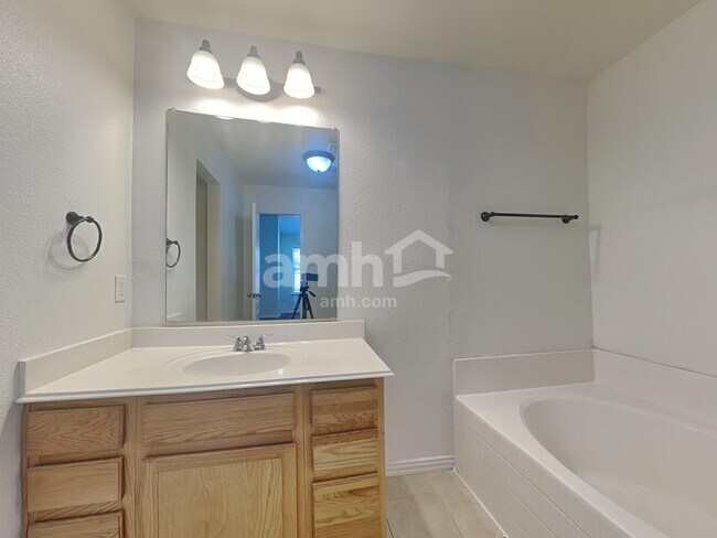 Building Photo - 1898 Barton Springs Dr