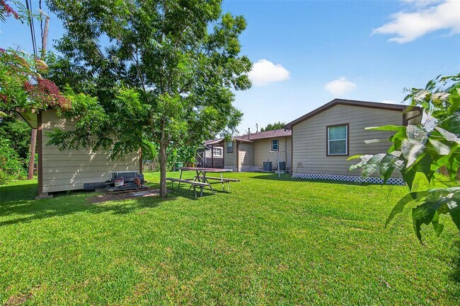 Building Photo - 5012 Ratama St
