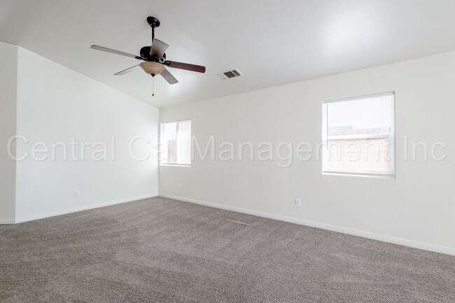 Building Photo - 3 Bedroom/2 Bath Home with an office in th...