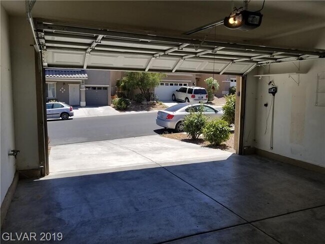 Building Photo - **$350 OFF 1ST MONTH RENT** Centennial Hil...