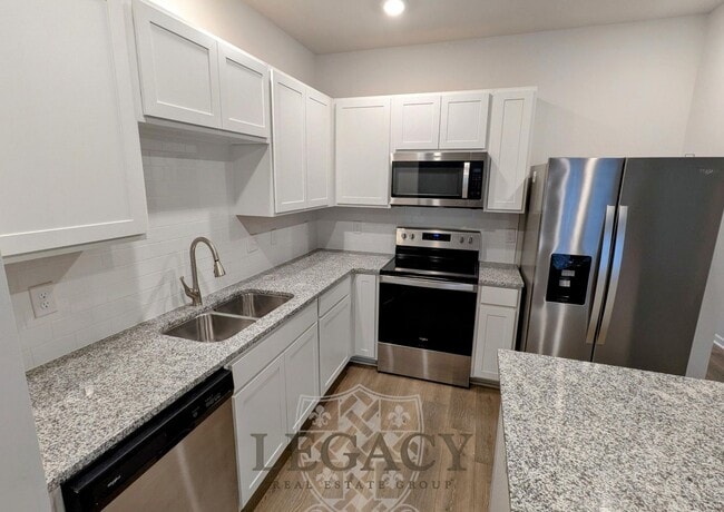 Building Photo - 1005 Marcy Lndg