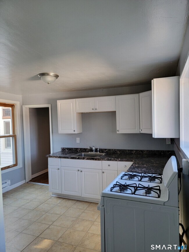 Building Photo - 116 Park St