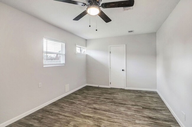 Building Photo - 15910 Plover Ct