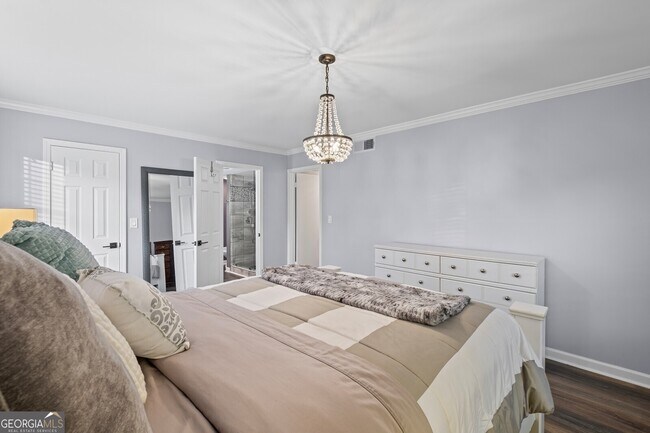 Building Photo - 6851 Roswell Rd