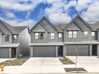 Building Photo - 6825 NE 132nd Way