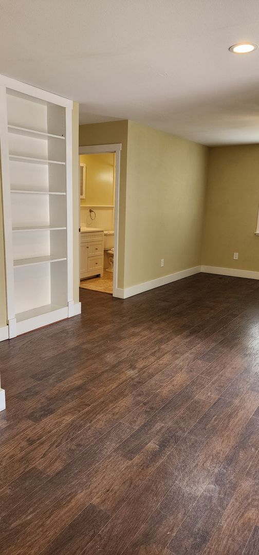 Building Photo - 882