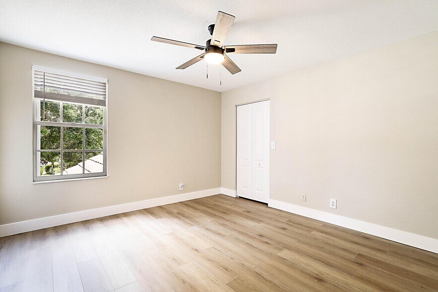 Building Photo - 122 Kensington Way