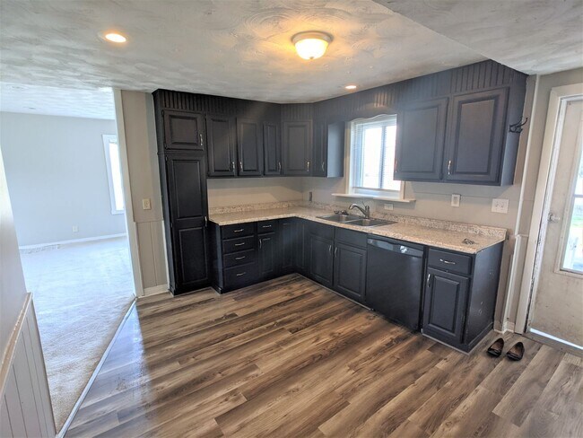 Building Photo - 517 E Troy Ave