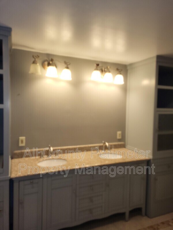 Building Photo - 2571 Rocky Springs Dr NE