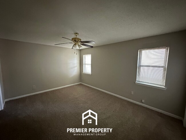 Building Photo - Move-In Ready 3BR Home in 38141 - Sunny Bay Window, Attached Garage & Fenced Yard