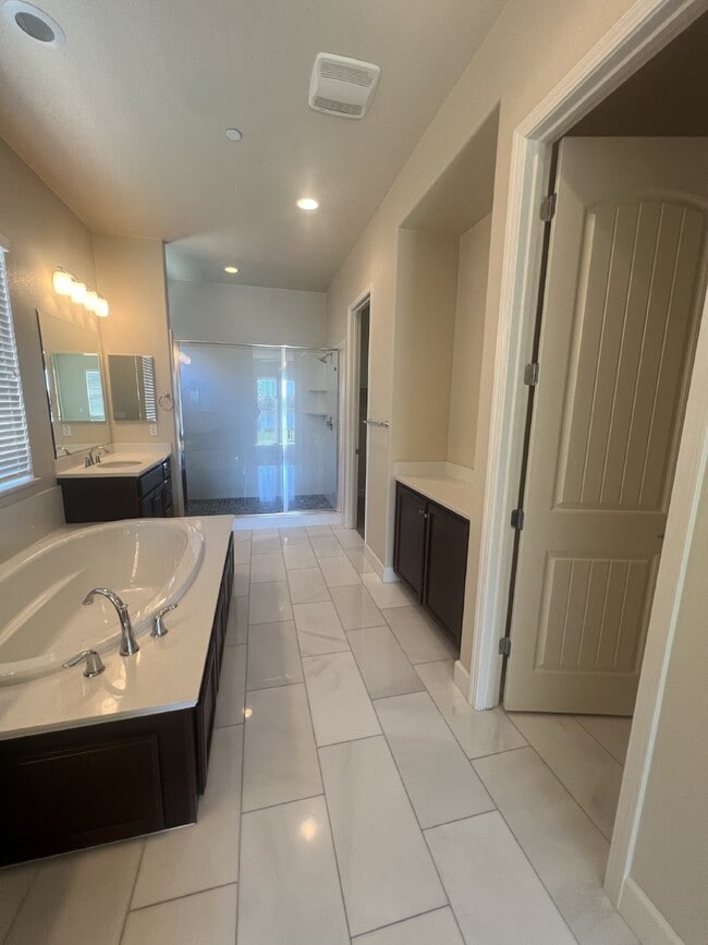 Building Photo - Stunning 4-Bed Lake View Home with Hardwood Floors