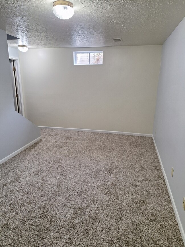 Building Photo - 311 W Rogers St