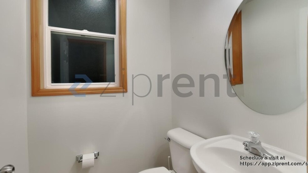 Building Photo - 12047 33rd Ave NE