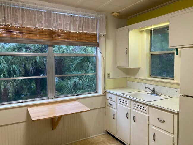 Building Photo - 803 Rockledge Dr