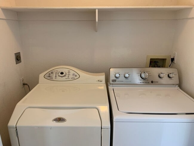 Building Photo - Fabulous in Coronado!