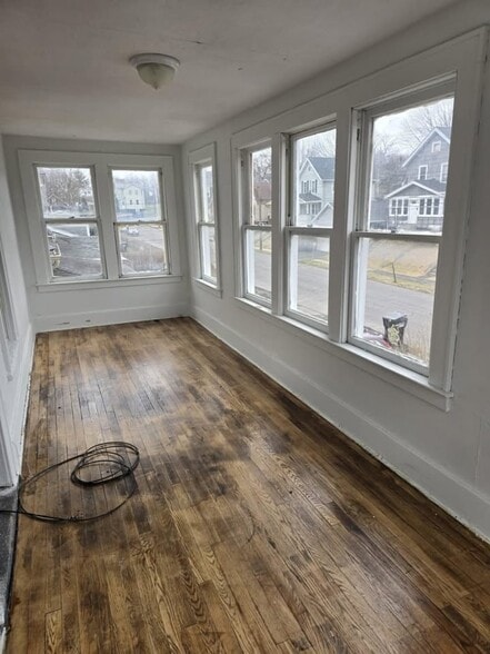 Building Photo - 110 Schuler St