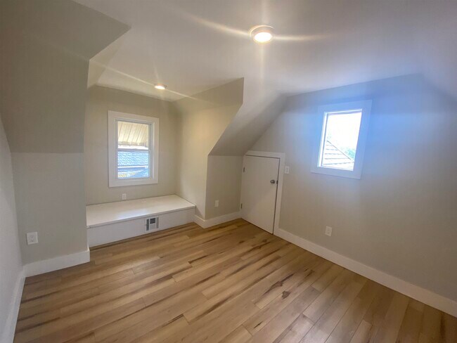 Building Photo - 275 Avenue B