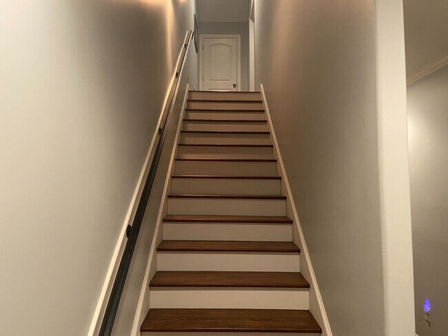 Building Photo - 4BR/4.5BA Furnished Townhome For Rent