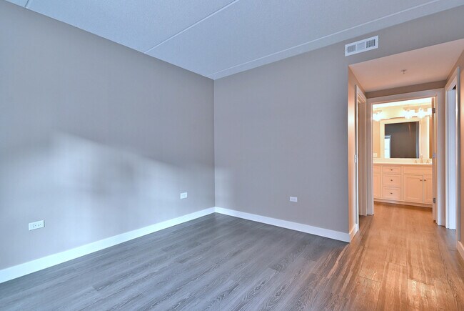 Building Photo - 210 N Addison Ave