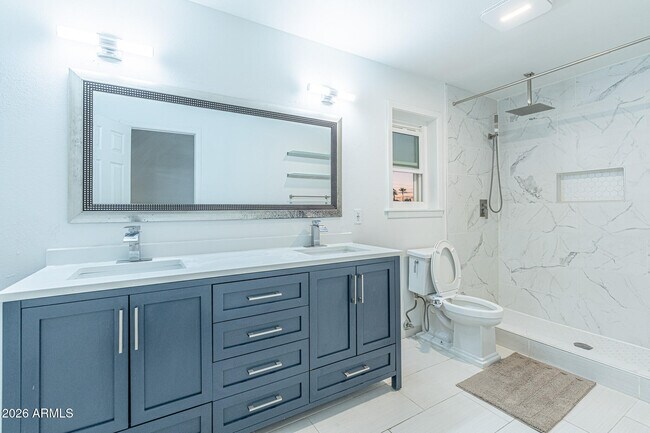 Building Photo - 5625 E Tierra Buena Ln
