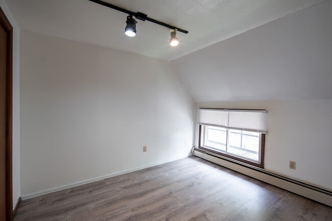 Building Photo - 7 105th St