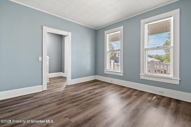 Building Photo - 724 Electric St