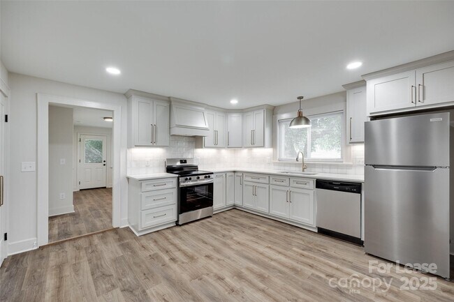Building Photo - 3113 Monroe Way