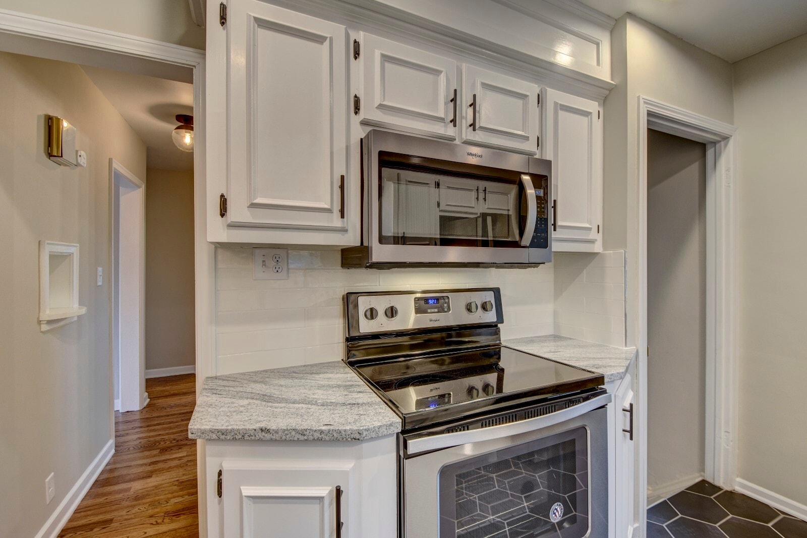 Brand new electric range/oven and microwave. - 5210 Rees St