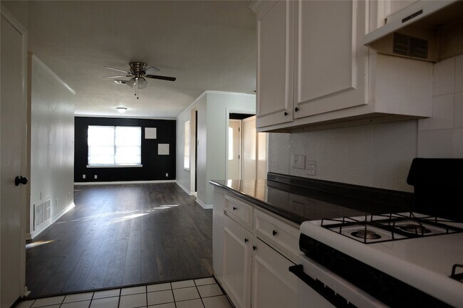 Building Photo - 3401 Princeton Dr
