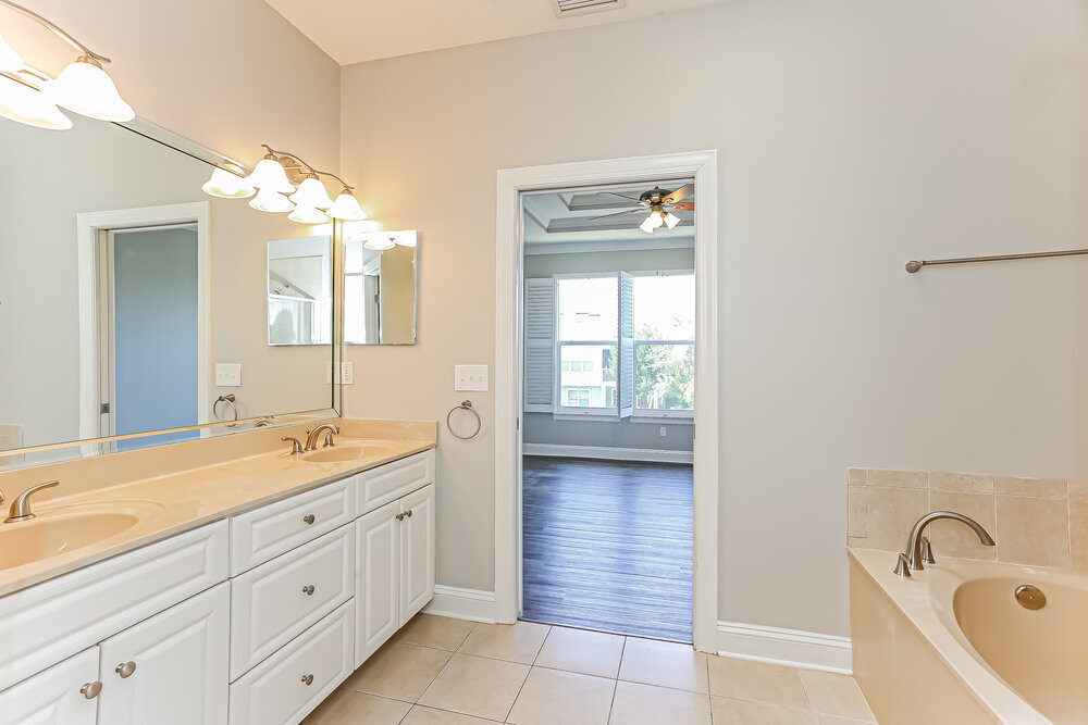 Building Photo - 136 Sunset Cir S