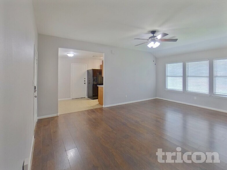 Building Photo - 10951 Royal Forest Dr