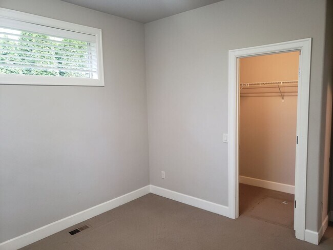 Building Photo - Modern Home in SW Portland