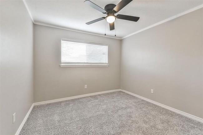 Building Photo - 7003 Huntbrook Dr