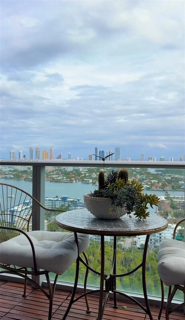 Building Photo - 16385 Biscayne Blvd