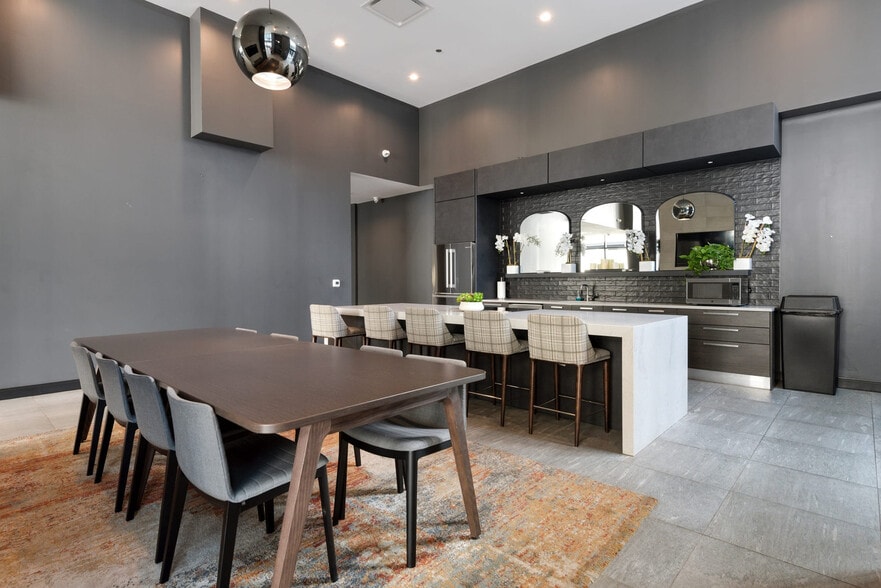 Building Photo - 29 S LaSalle St