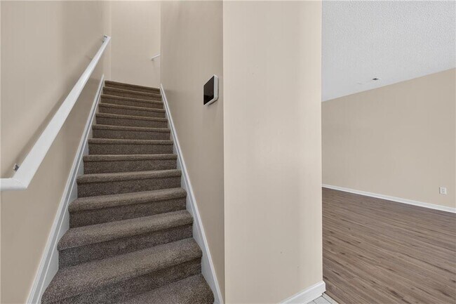 Building Photo - 1471 Riverrock Trail SW