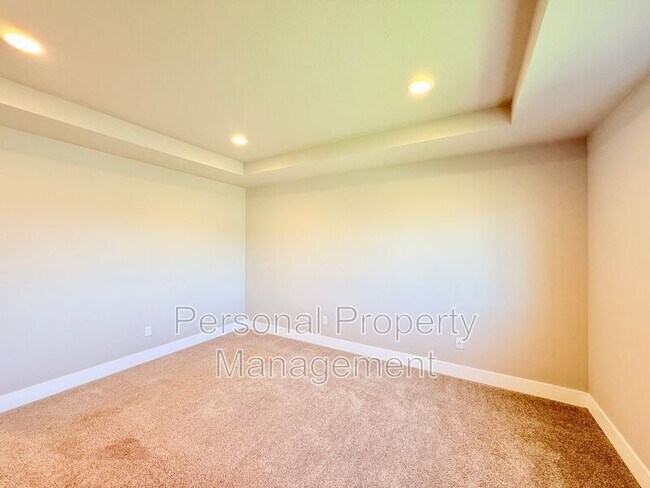 Building Photo - 8728 N 1st St