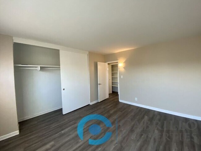 Building Photo - 4774 Mansfield St