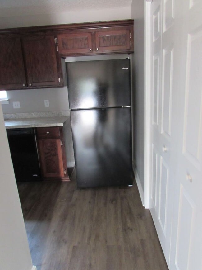 Building Photo - Duplex Across from Shaw AFB!