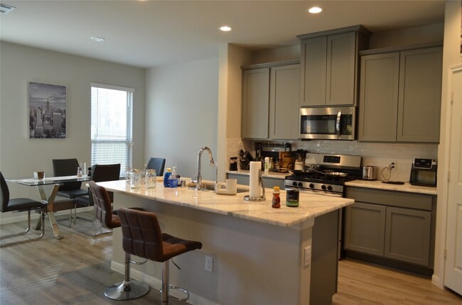 Building Photo - 27094 Grey Fox Run