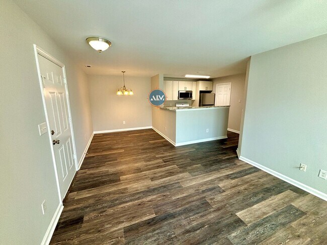 Building Photo - Modern 3-Bed Condo: Lovely Appliances, LVP...