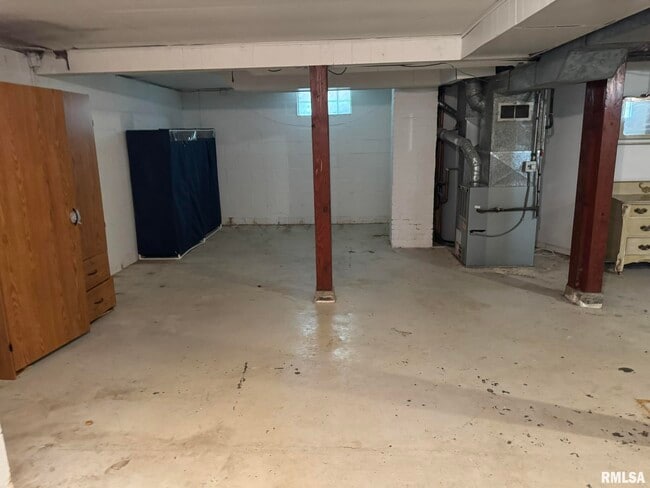 Building Photo - 2711 E Locust St