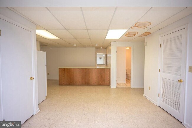 Building Photo - 9700 Grenadier Ct