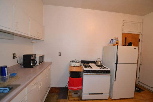 Building Photo - 923 W Waveland Ave