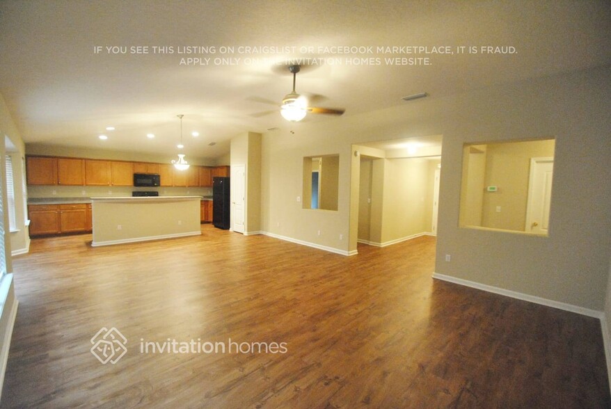 Building Photo - 11279 Martin Lakes Dr N