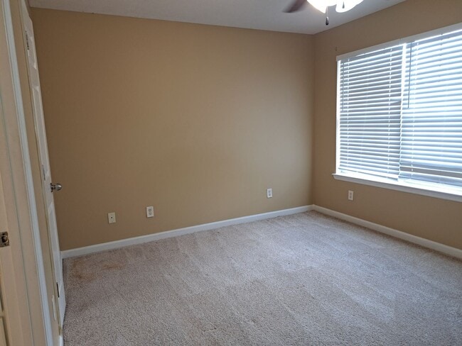 Building Photo - 108 Gray Ave Unit C
