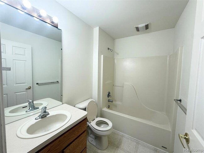 Building Photo - 6122 Cherrywood Dr