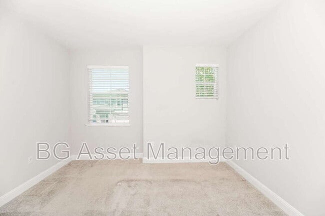 Building Photo - 3138 La Corona Dr