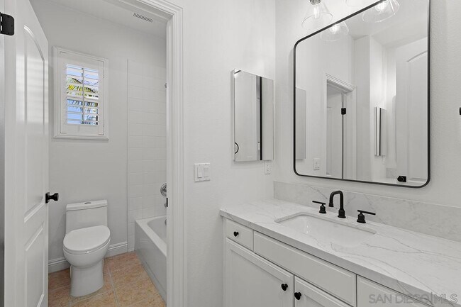 Building Photo - 6338 Huntington Dr